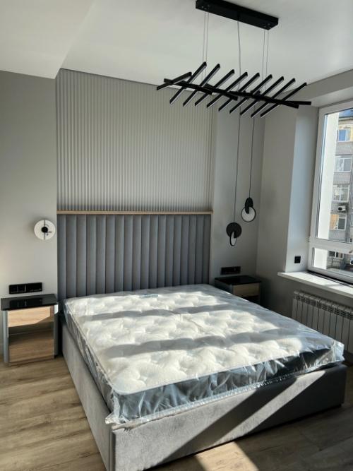 Правильная подсветка в ванной или душевой комнате украшает интерьер и создает приятную атмосферу. 07