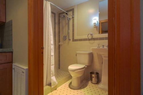 Домик площадью 45 квадратных метров, в котором есть всё для комфортной жизни. 04