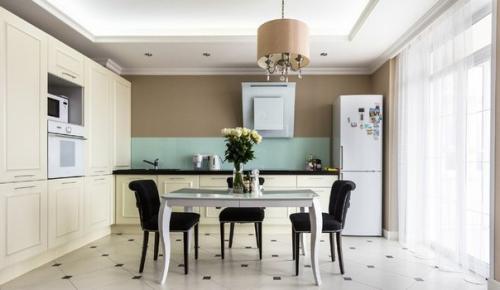 Легкий, светлый и уютный интерьер простой квартиры. 01