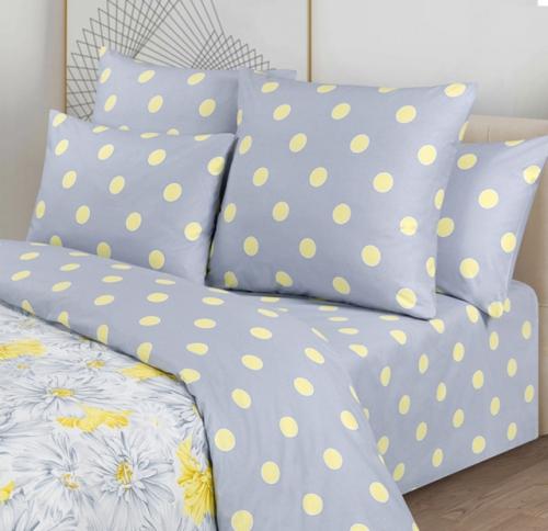 Для Нелли сшиты простынь на резинке и наволочки из компаньона поплина Маргарита.