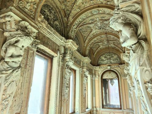 Парадный вход в особняк Брусницыных 2. 06