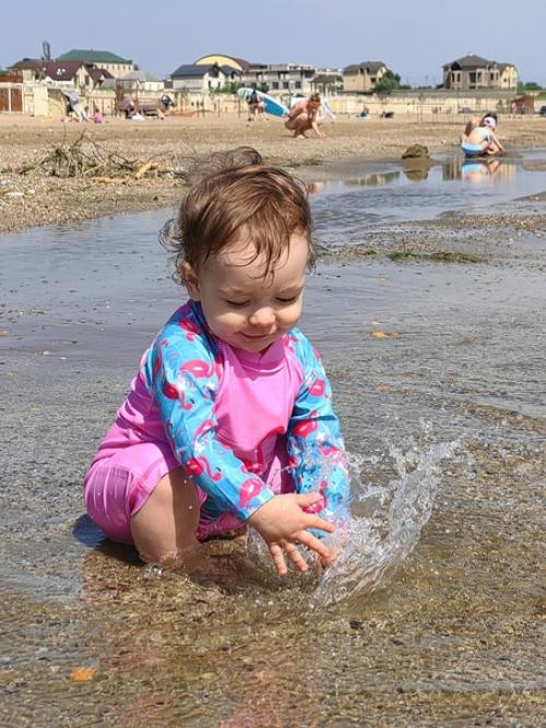 После Крыма то, что предложили в Дербенте в плане жилья нас шокировало настолько, что я уже утром гуглила сдачу билетов. 08