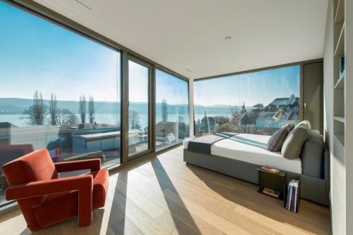 Необычный дом с видом на озеро. 05