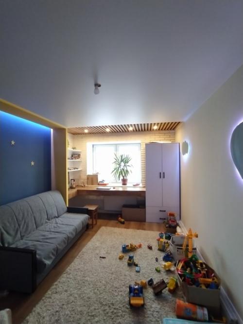 Сделал рабочую зону в детской. 01