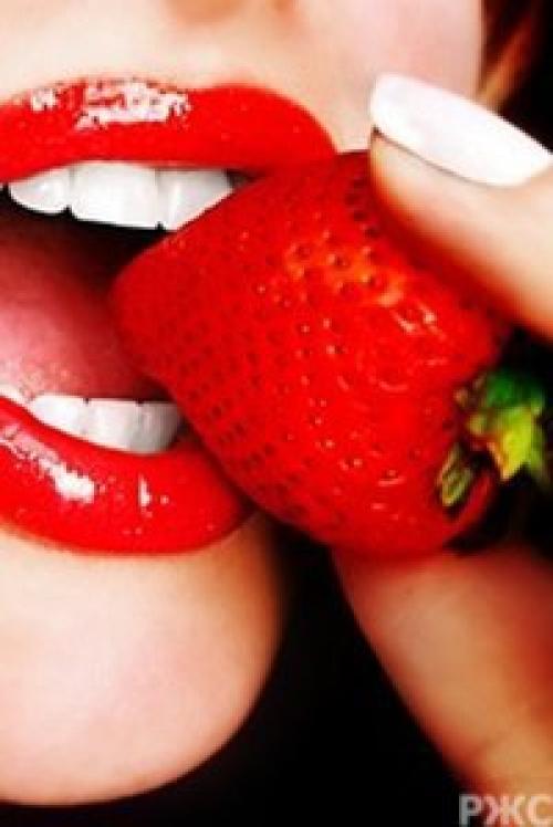 Лишь в том случае, если женщина начинает любить и баловать себя - к этому скоро легко подключается и все пространство вокруг нее. 01