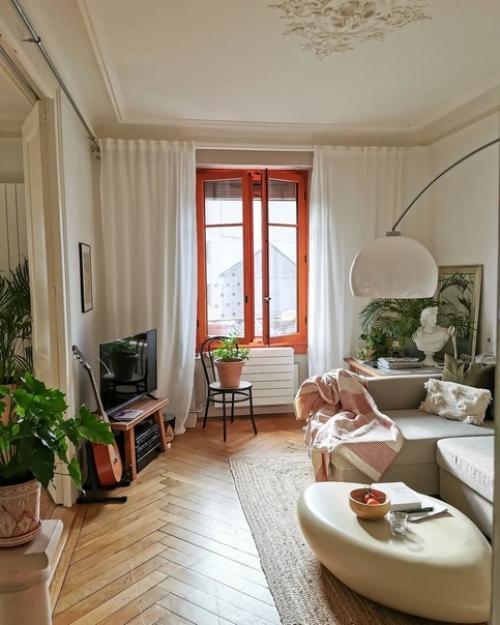 Добро пожаловать в уютную немецкую квартиру, где хорошо воплотилась скандинавская гармония и теплота. 01