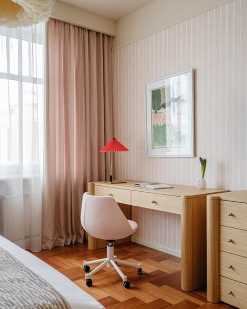 Реализованный интерьер квартиры наполненной предметами искусства. 05