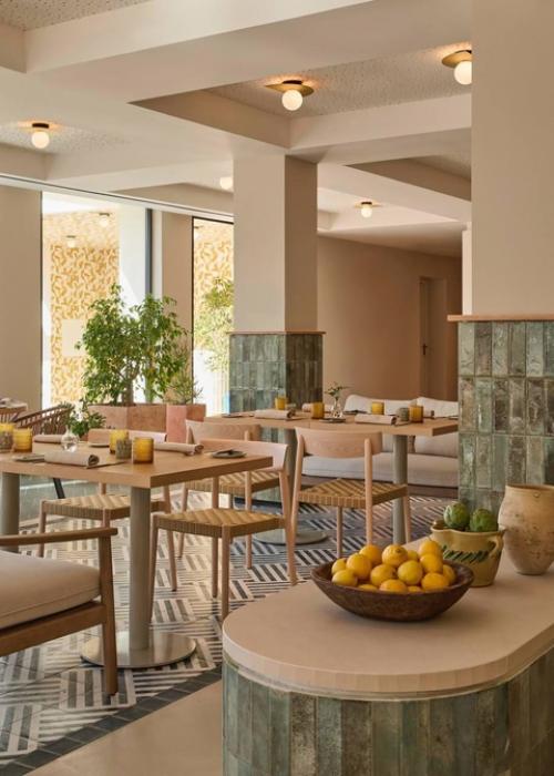 Цвет и ритм форм: обновлённый отель на побережье марбельи. 04