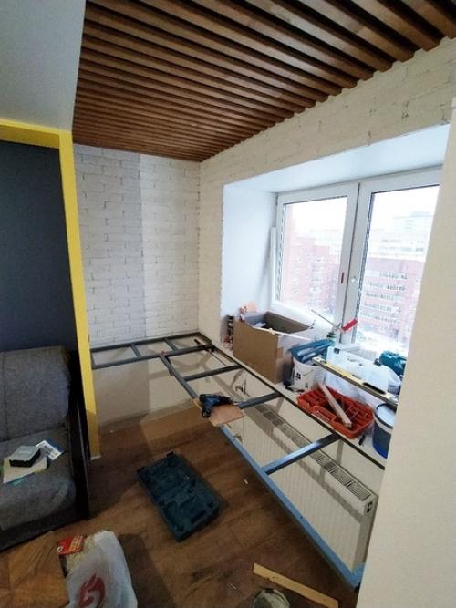 Сделал рабочую зону в детской. 04