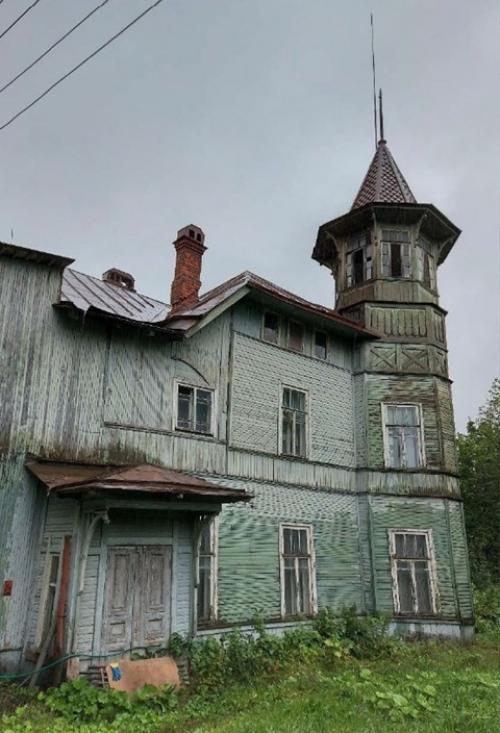 Две деревянные дачи в курортном районе Петербурга региональными памятниками признаны. 01