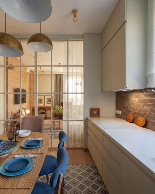 Кухня и гостиная в легком загородном стиле. 07