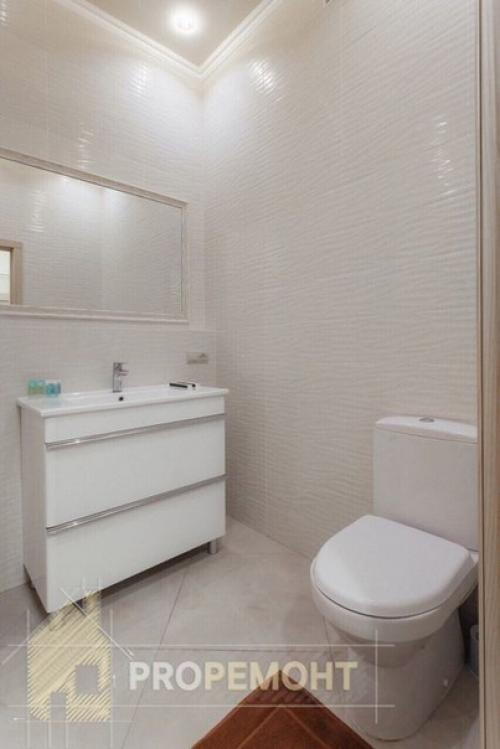 Эта шикарная светлая квартира понравится всем любителям спокойствия, уюта и нюдовых оттенков. 05