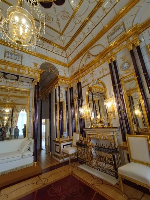 В конце декабря 2024 года в екатерининском дворце царского села открыли к посещению после многих лет реставрации зубовский флигель. 04