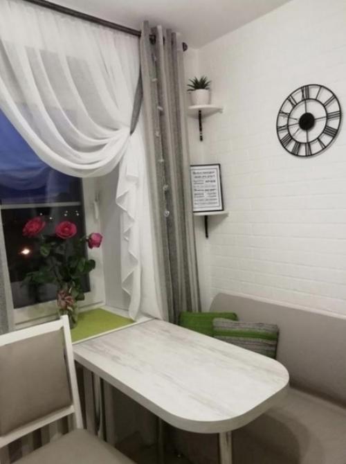 Небольшая кухня. Простая, уютная. 02