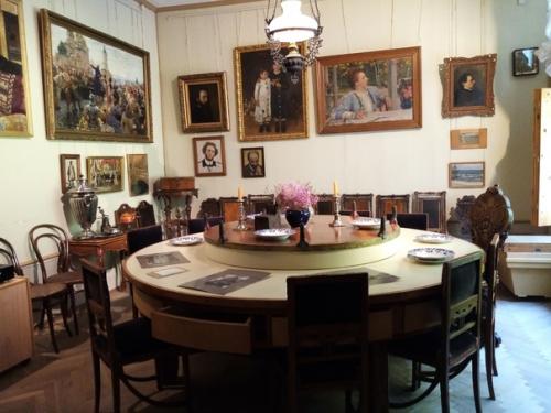 Музей - усадьба Пенаты - это волшебный телепорт из реальной жизни в эпоху творчества великого художника и. Е. Репина. 07