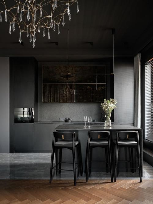 Реализованный интерьер черной квартиры, площадью 77 кв. 01