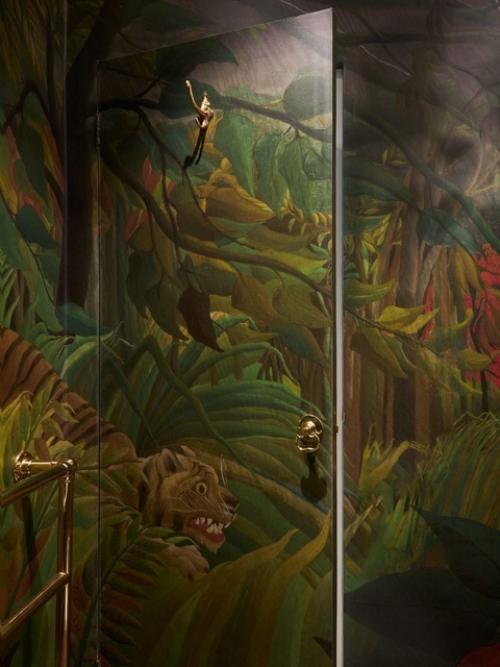 Небольшая квартира в кенсингтоне преобразилась из стандартного жилья в оригинальное пространство с элементами неожиданности. 05