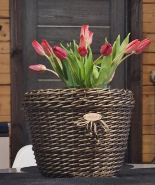 Любители стильного оформления ценят искусственный ротанг за его многообразие форм и расцветок. 01