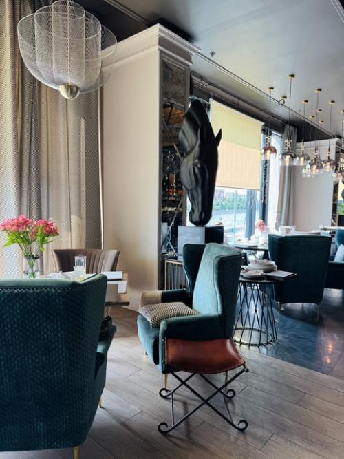 Harvey & Monica в Москве. 01