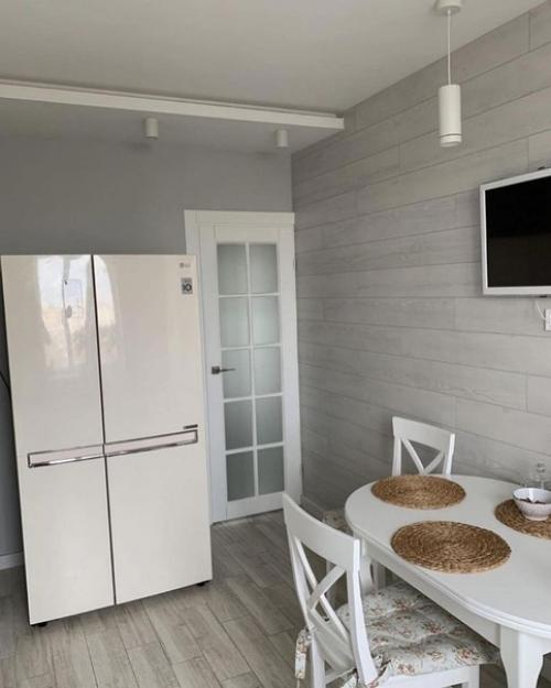 Дизайн кухни в классическом стиле, все по минимум и интерьер отдает стариной. 04