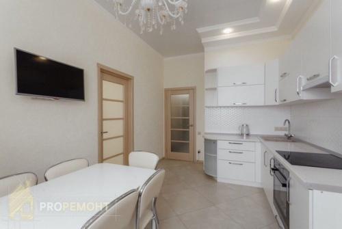 Эта шикарная светлая квартира понравится всем любителям спокойствия, уюта и нюдовых оттенков. 01