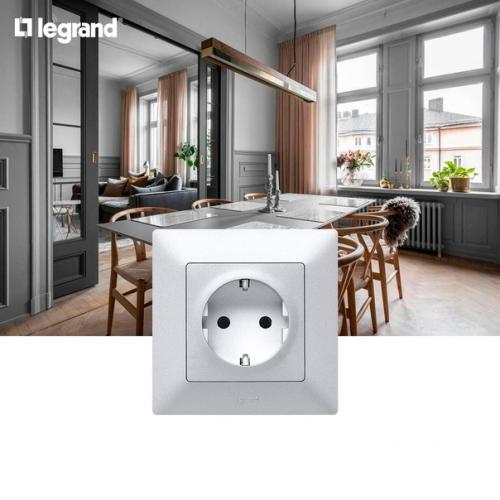 Светлые тона в интерьере - это выигрышно, но немного скучно. 03