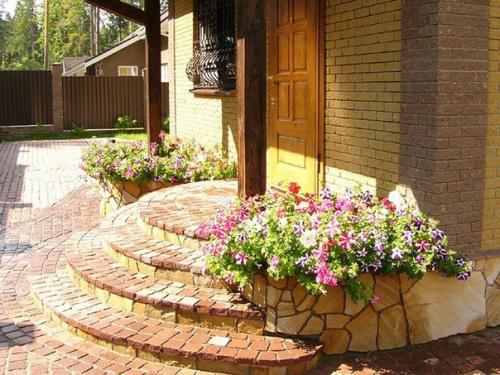 Каким должно быть крыльцо загородного дома?