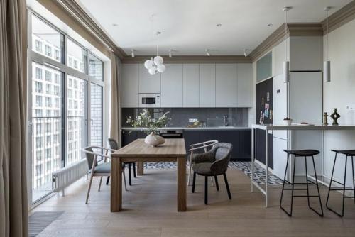 Студия Tbdesign успешно осуществила проект для семьи из трех человек, сфокусировавшись на создании спокойного и сдержанного интерьера. 01