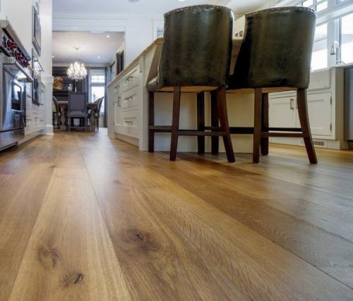 В последнее время в дизайне интерьера все чаще используются деревянные полы. 06