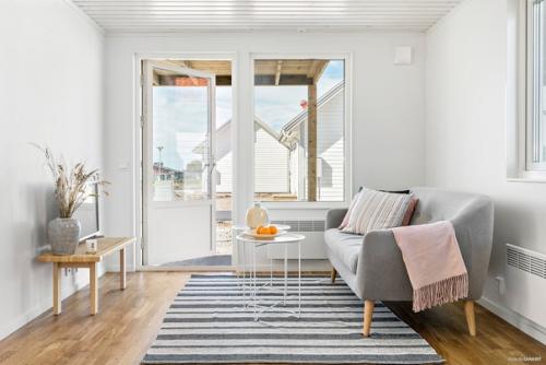 Ещё один пример компактного и очаровательного коттеджа из швеции. 02