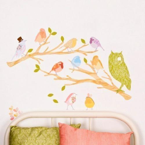 Тканевые наклейки в декоре стен детской комнаты. 01