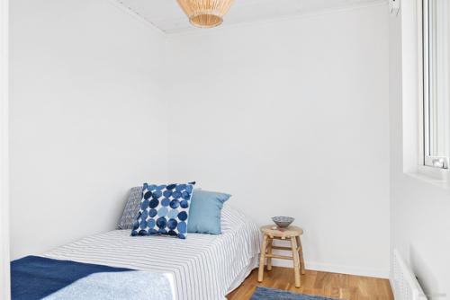 Ещё один пример компактного и очаровательного коттеджа из швеции. 04