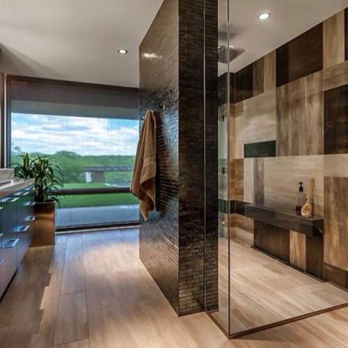 В последнее время в дизайне интерьера все чаще используются деревянные полы. 09