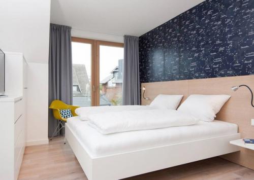 Во многих квартирах постройки прошлого столетия под спальню отводится 9-10 кв. 01