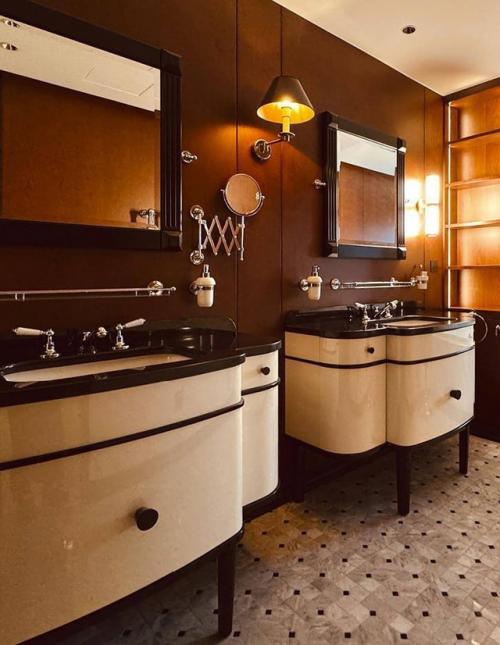 Дерево, мрамор и хрустальные люстры: пентхаус в Китае. 02