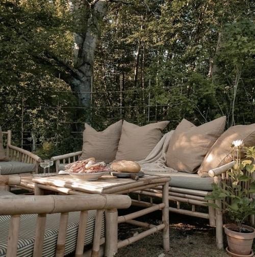 Мягкий уютный интерьер старого деревенского дома молодой семьи в Швеции. 09