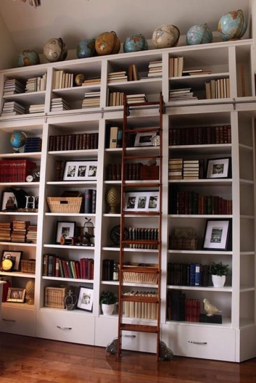 Домашняя библиотека в современном интерьере. 07