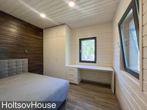 А вот и интерьеры растущего дома, который мы показали вам в предыдущей публикации. 04