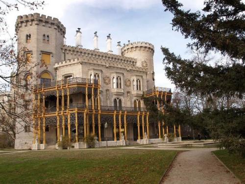 Замок глубока - над - влтавой - замок в южной Чехии, построенный в псевдоготическом стиле. 03