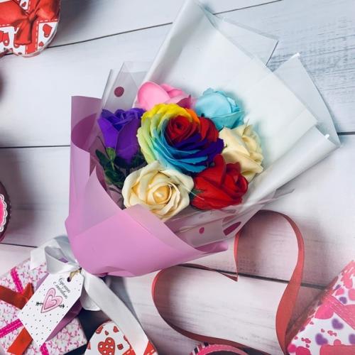 Оригинальные букеты из розовых роз в этом же их преимуществе? 01