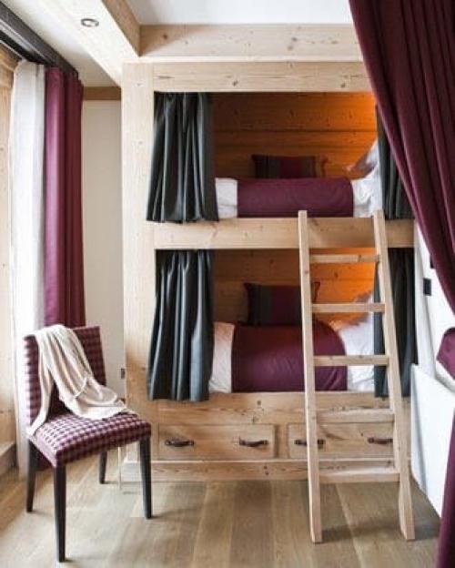 Несколько неожиданных примеров использования штор в интерьере. 05