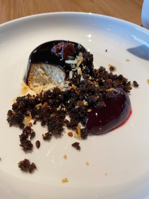 Мы переходим на петроградскую сторону: всем известная петропавловская крепость на заячьем острове, дата закладки которой 27. 07