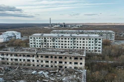 В воркутинском посёлке воргашор, который постепенно пустеет, остался один необычный жилец. 01