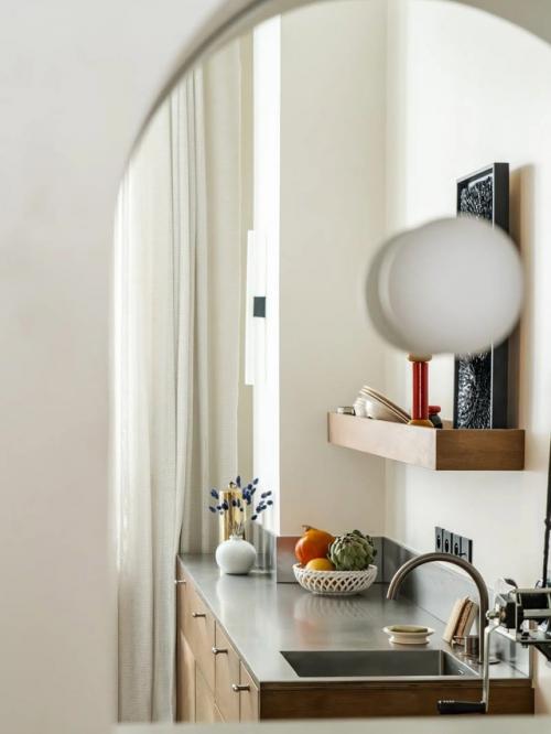 Парижская студия размером с гостиничный номер. 04