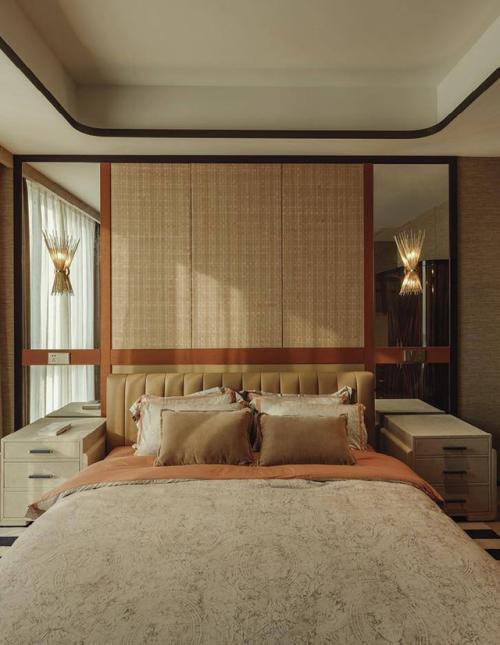 Дерево, мрамор и хрустальные люстры: пентхаус в Китае. 01