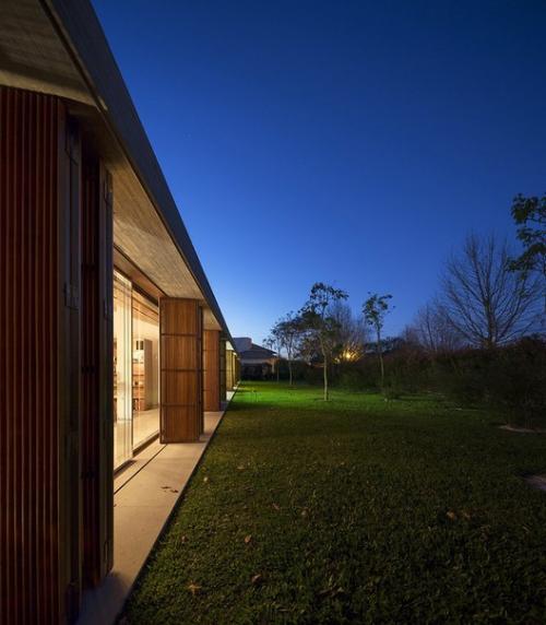 Проект жилого дома от архитекторов Studio Mk27 в Бразилии. 03