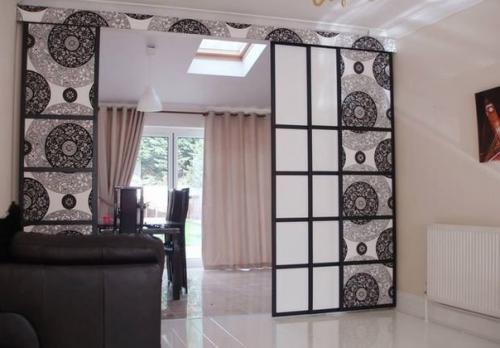 Лучшие варианты зонирования с помощью штор. 06