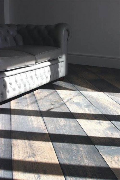 В последнее время в дизайне интерьера все чаще используются деревянные полы. 04