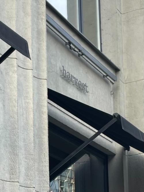 Мы переходим на петроградскую сторону: всем известная петропавловская крепость на заячьем острове, дата закладки которой 27. 06