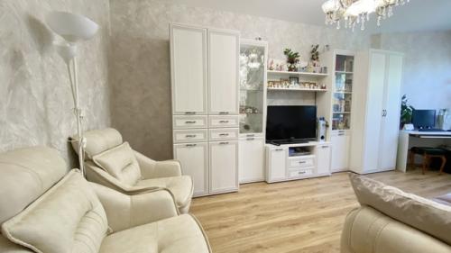 Гостиная - место, где вы встречаете гостей и проводите уютные вечера в кругу семьи. 03